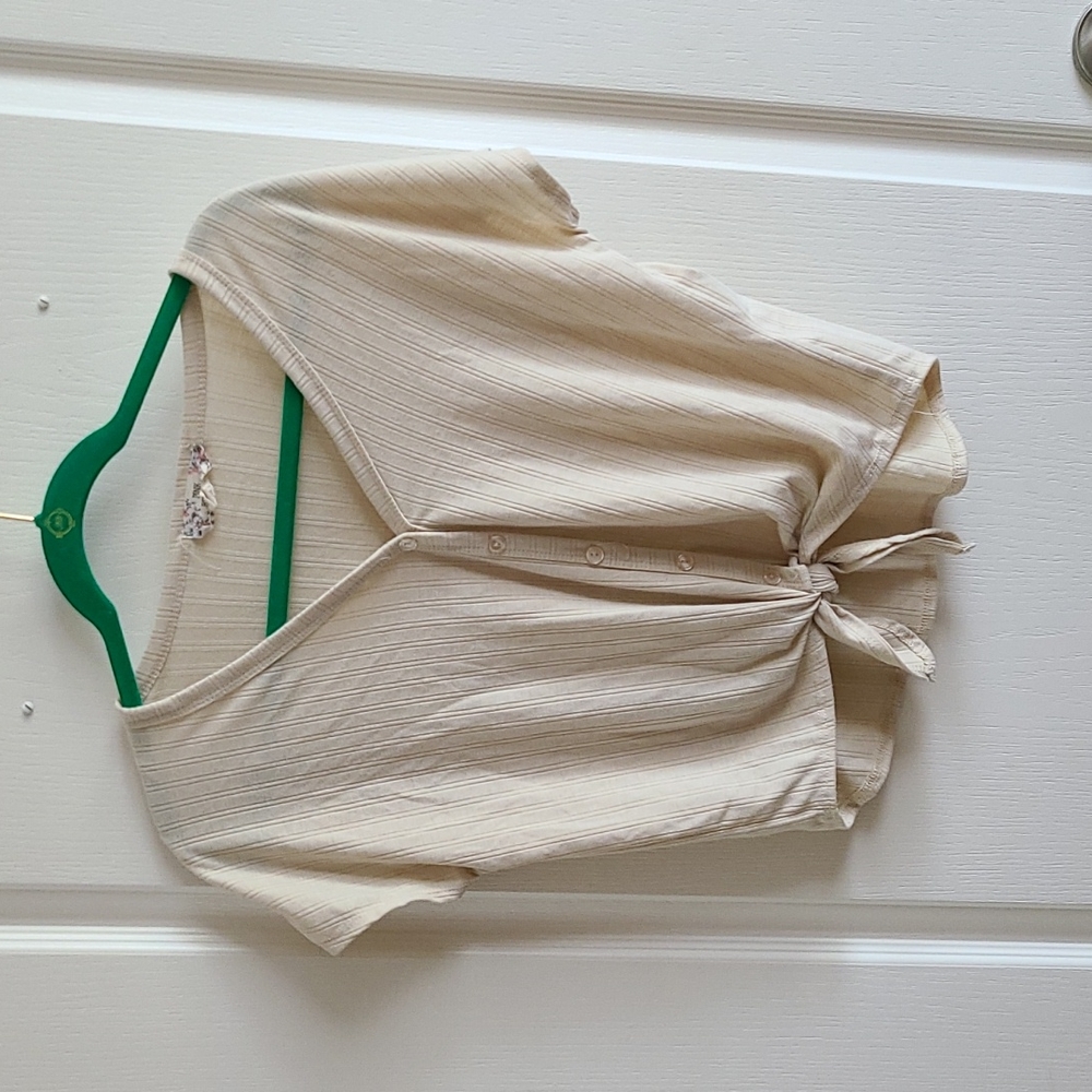 Pink Republic tan short sleeve ties in the front Xsmall
